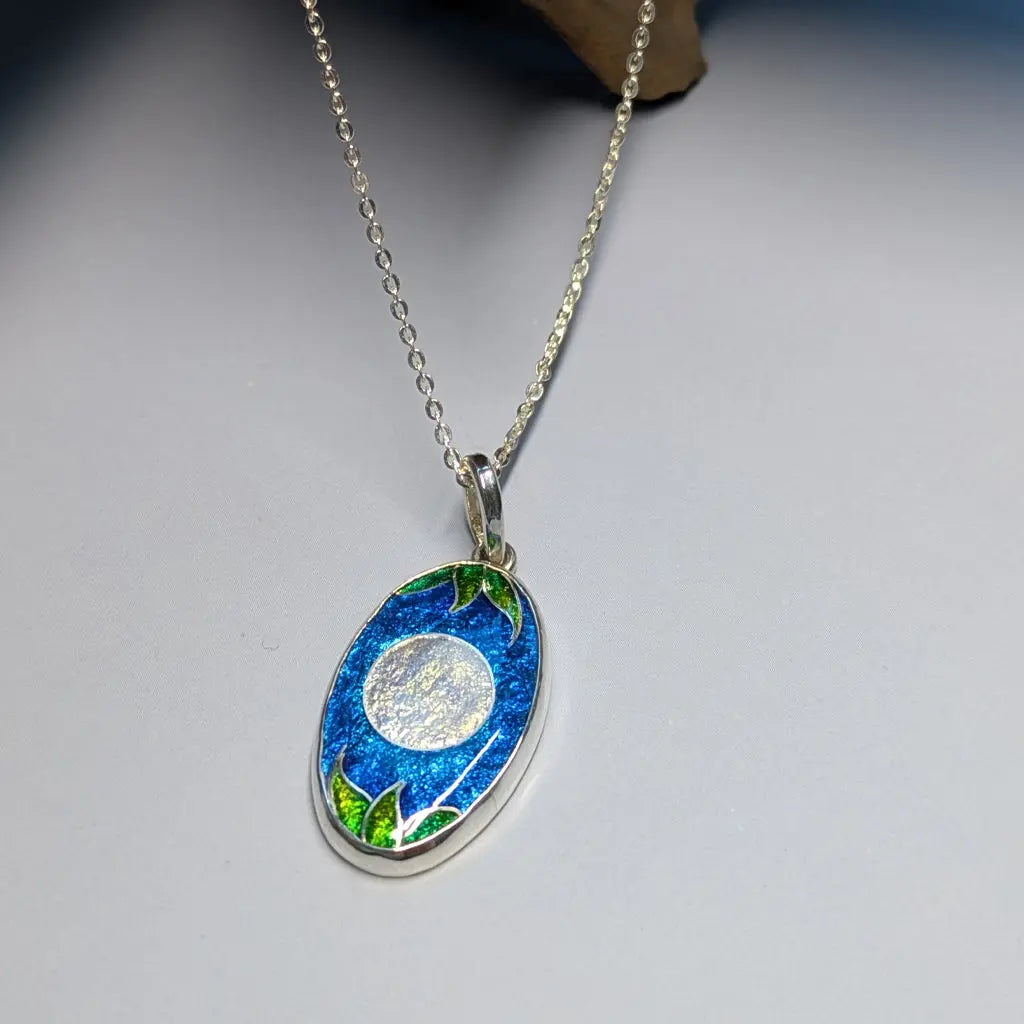 Petit pendentif Pleine lune en argent et émail Mary D. Joaillerie