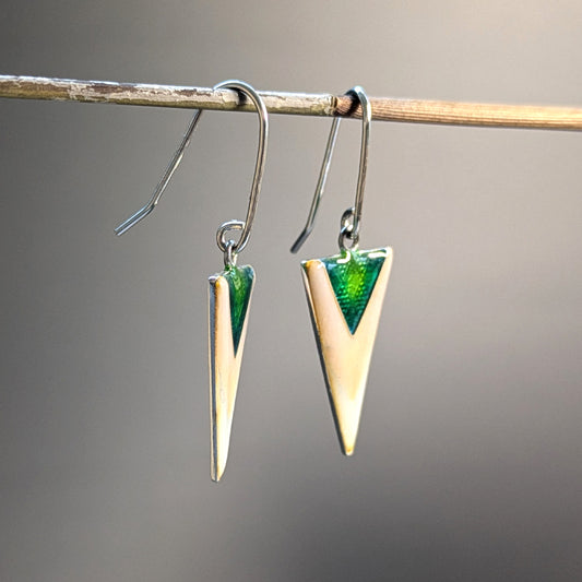 Boucles d'oreilles triangle en argent 925 et émail vert opalescent - Mary D. Joaillerie