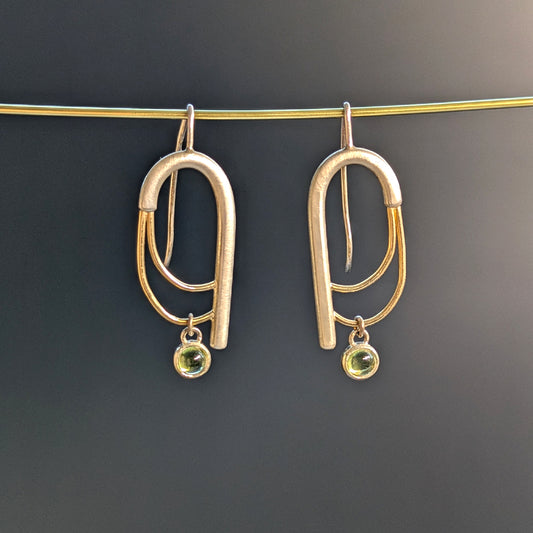 Boucles d’oreilles contemporaines en argent 925, or 14k et péridot - Mary D. Joaillerie