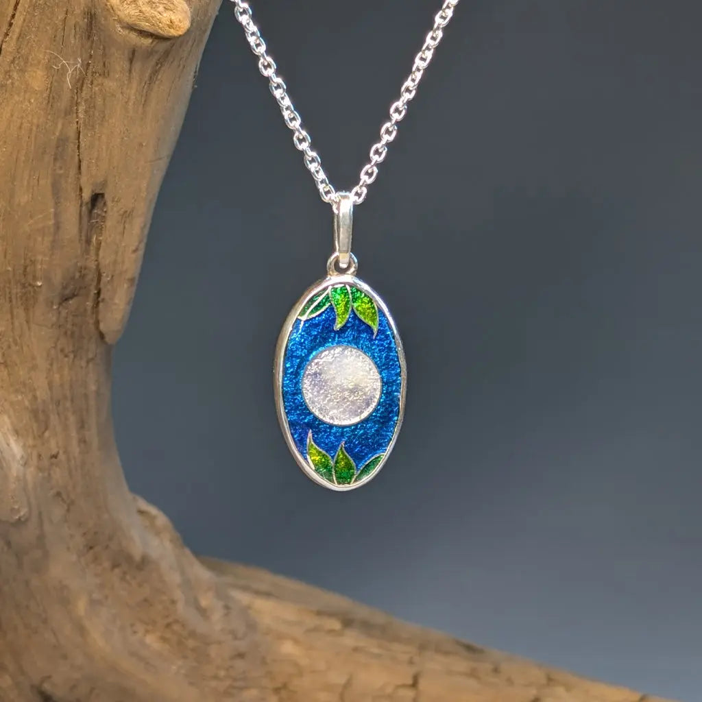 Petit pendentif Pleine lune en argent et émail Mary D. Joaillerie