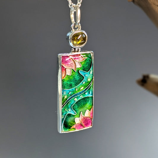 Pendentif nénuphars en argent, émail et sphène - Mary D. Joaillerie