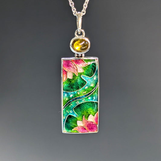 Pendentif nénuphars en argent, émail et sphène - Mary D. Joaillerie