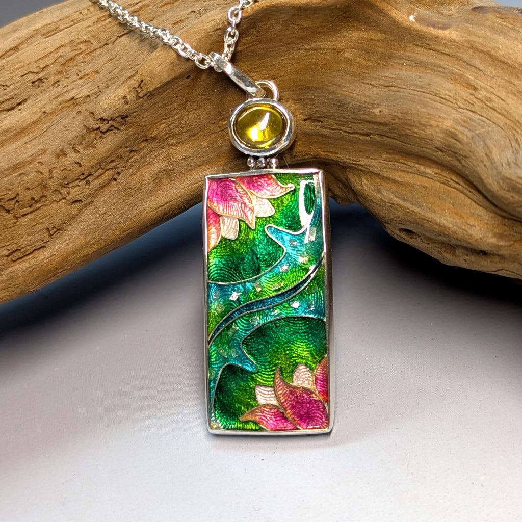 Pendentif nénuphars en argent, émail et sphène - Mary D. Joaillerie