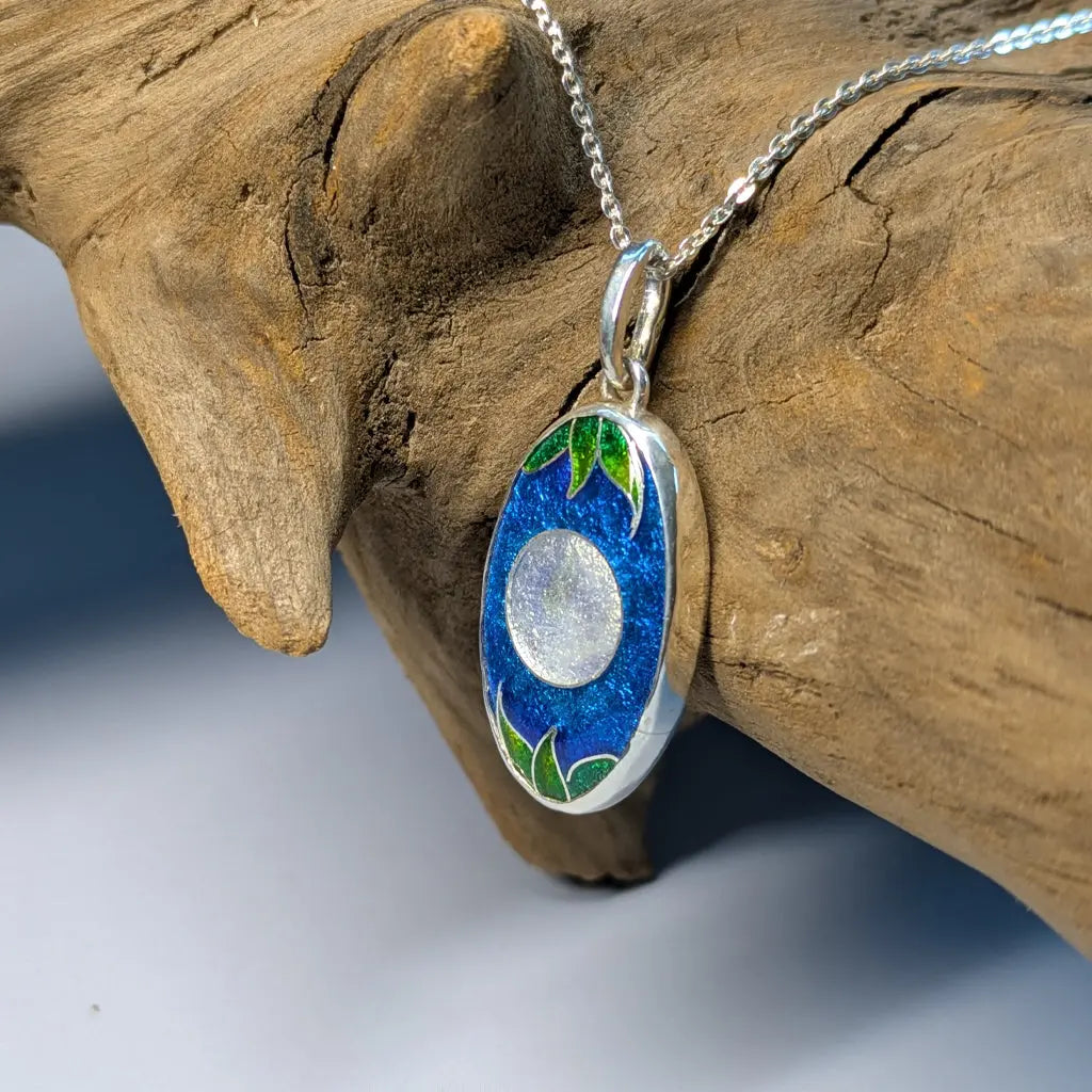 Petit pendentif Pleine lune en argent et émail Mary D. Joaillerie