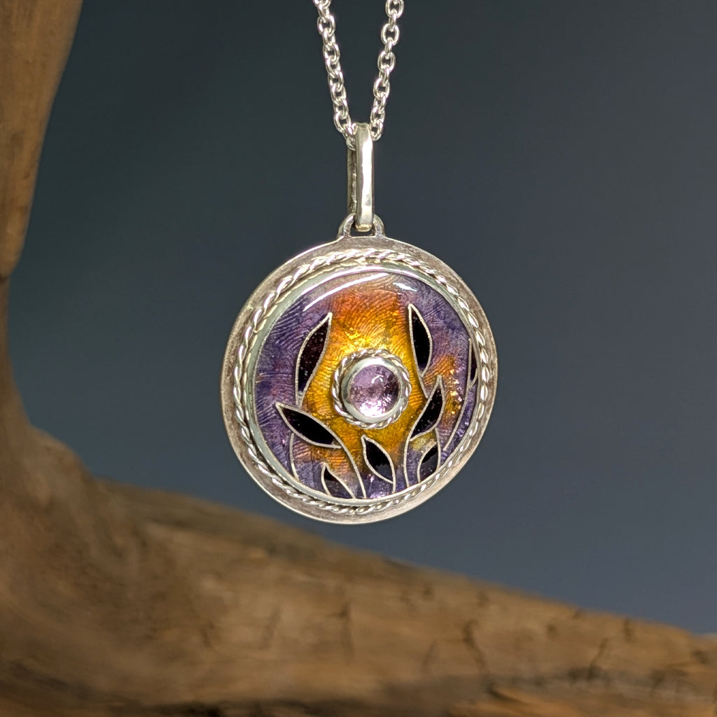 Pendentif couché de soleil en argent, émail et améthyste - Mary D. Joaillerie