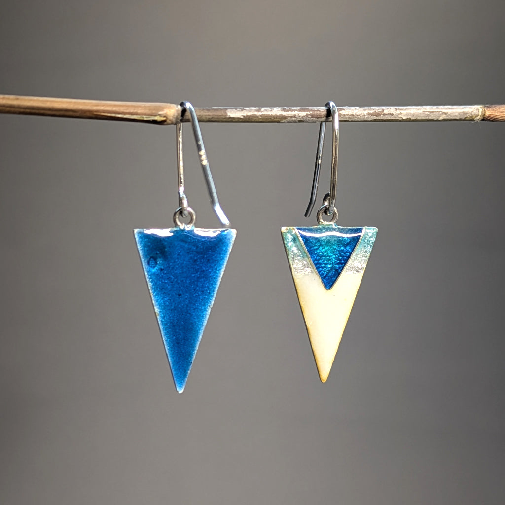 Boucles d’oreilles triangle bleu en argent - Mary D. Joaillerie