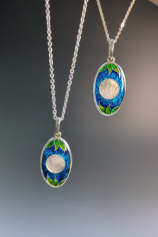 Pendentif Pleine lune en argent et émail