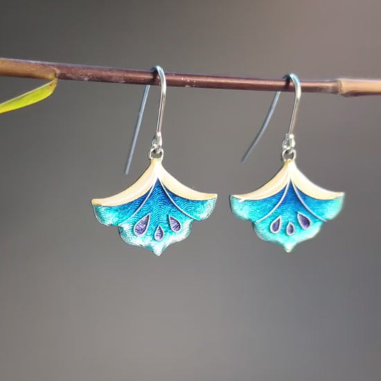 Boucles d’oreilles Fleurs précieuses en argent et émail Mary D. Joaillerie